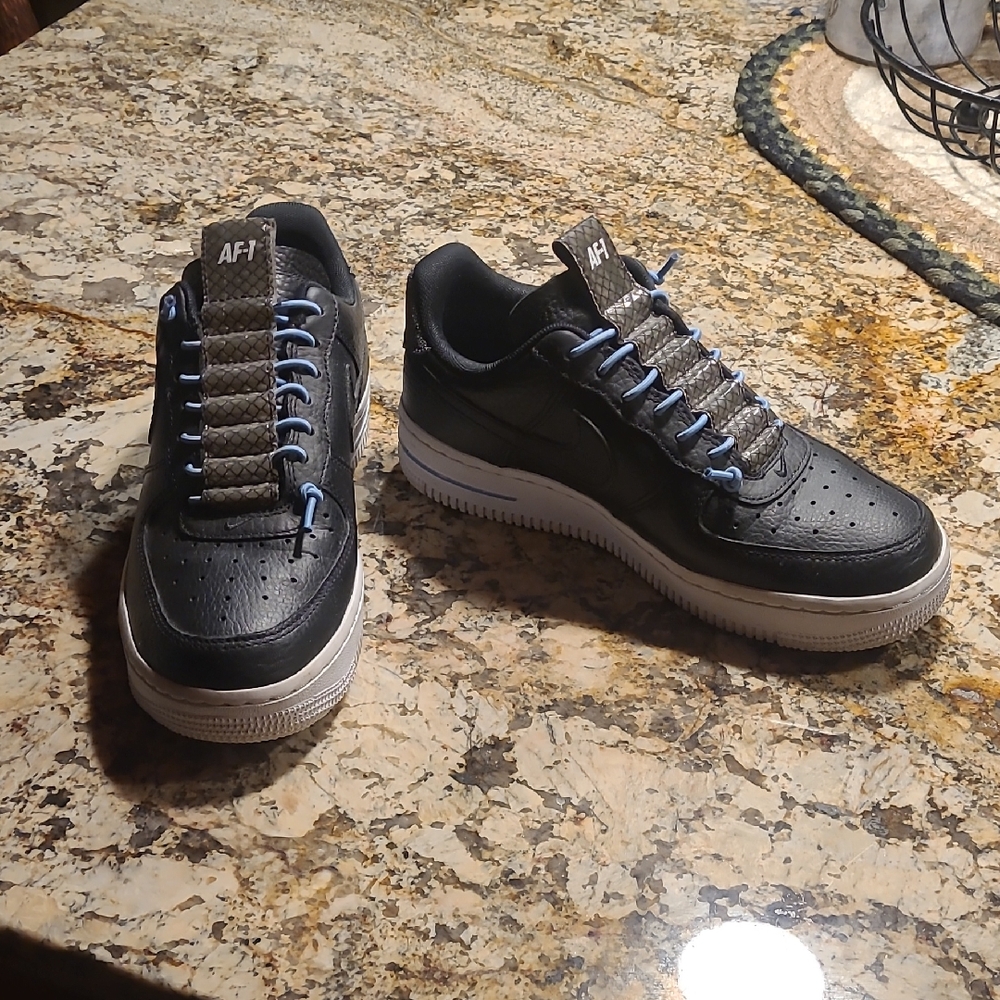 Nike Black and Blue Athletic Shoes